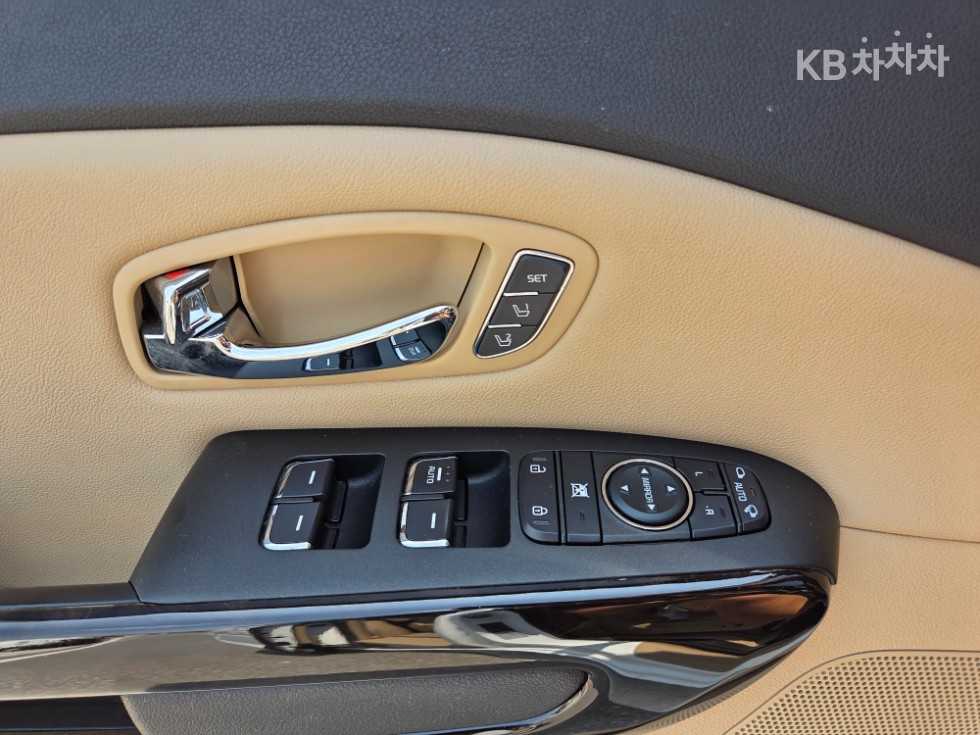 Kia Carnival — miniaturë 17