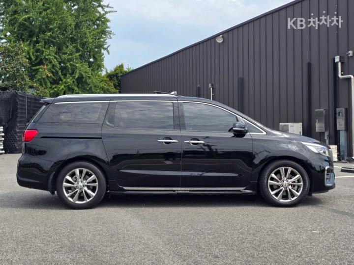 Kia Carnival — miniaturë 4