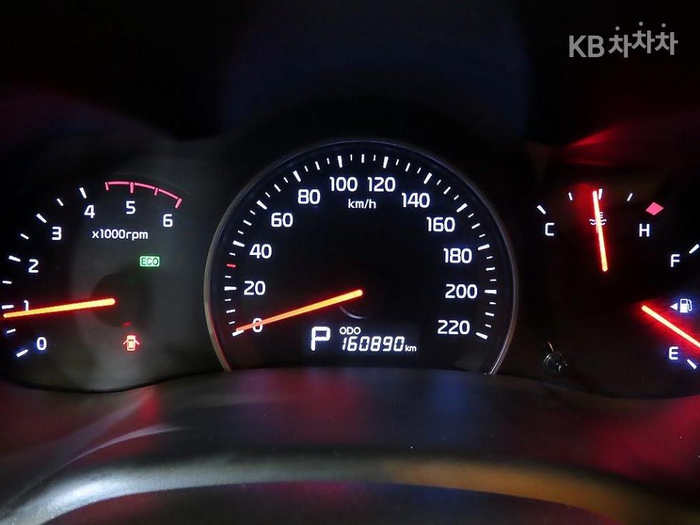 Kia Carnival — miniaturë 9