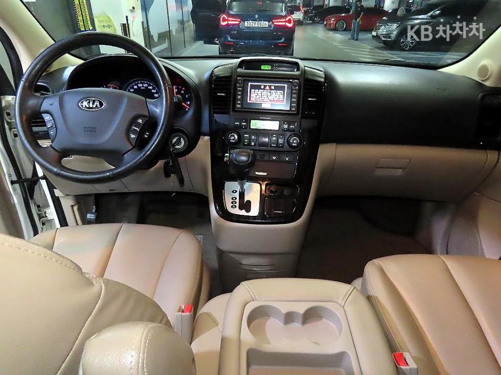 Kia Carnival — miniaturë 10