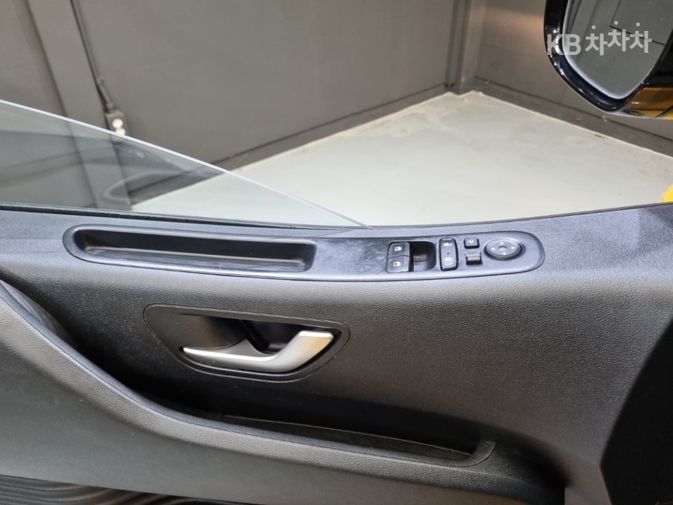 Hyundai Staria — miniaturë 18