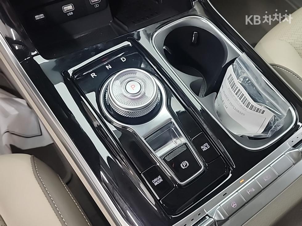 Kia Carnival — miniaturë 8