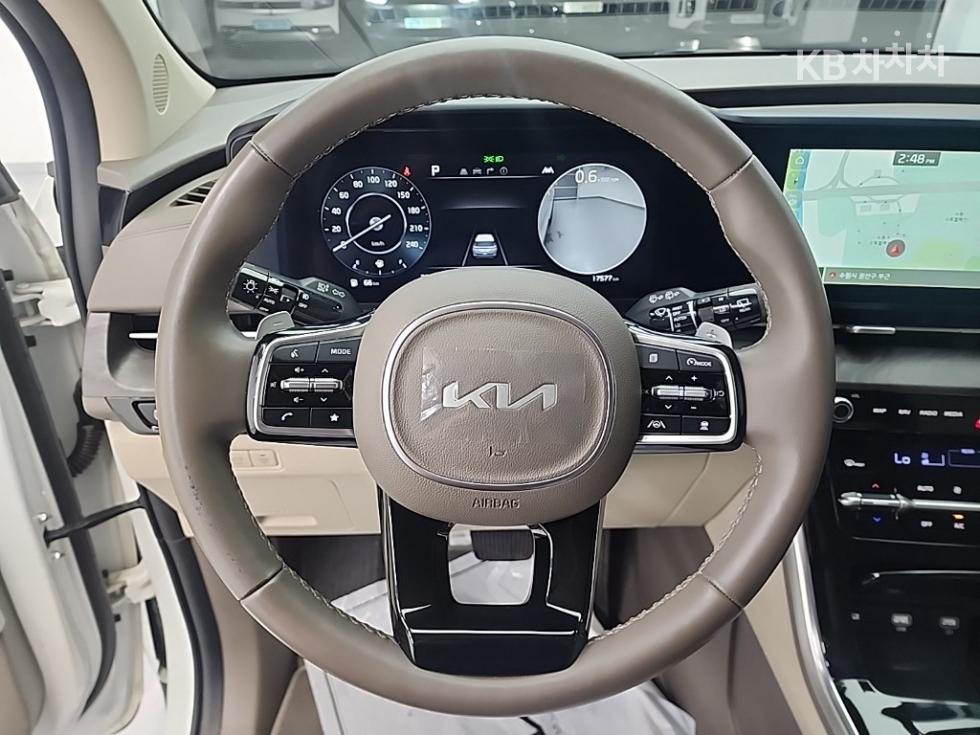 Kia Carnival — miniaturë 9