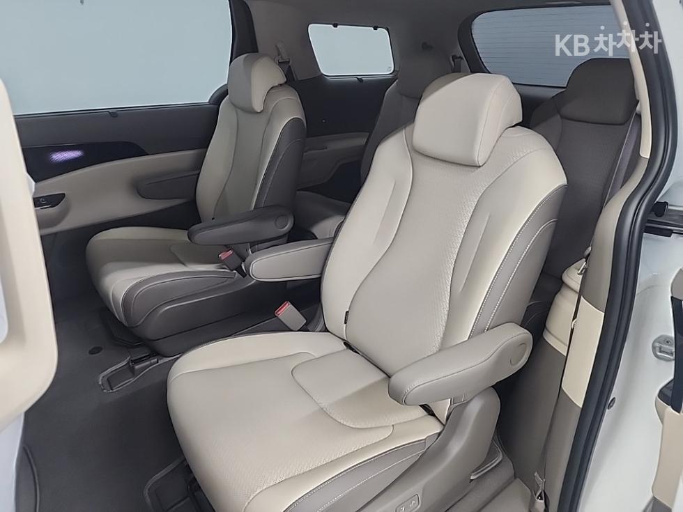 Kia Carnival — miniaturë 12