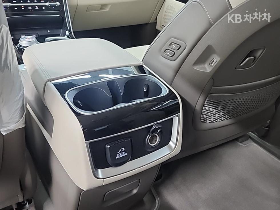 Kia Carnival — miniaturë 15