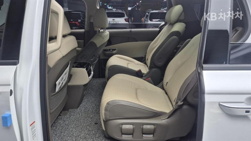 Kia Carnival — miniaturë 4