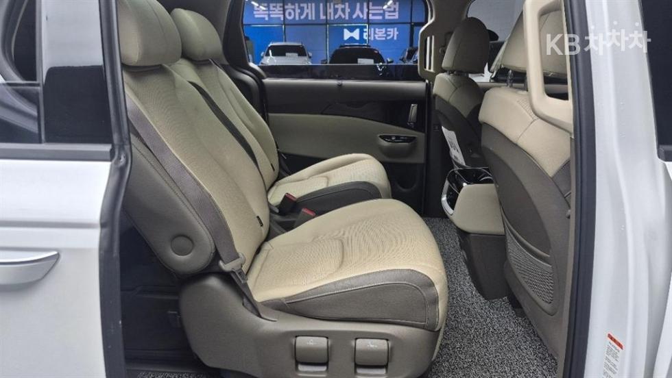 Kia Carnival — miniaturë 5