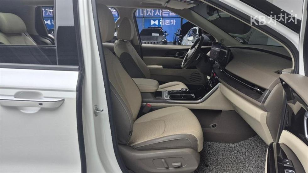 Kia Carnival — miniaturë 6