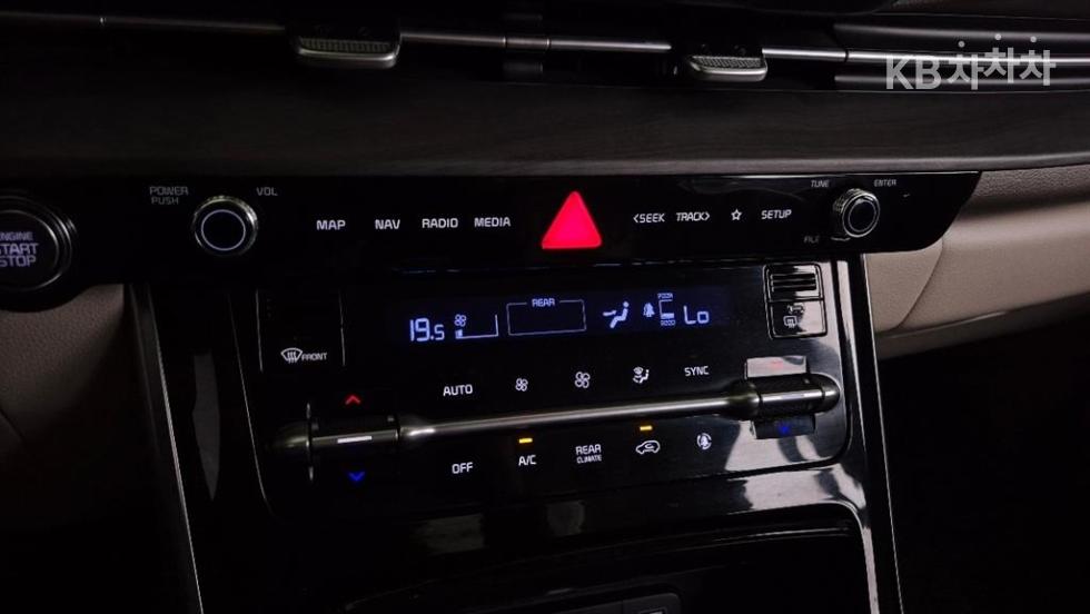 Kia Carnival — miniaturë 13