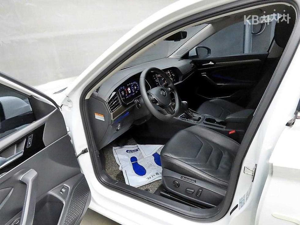 2021 Volkswagen (7) photo