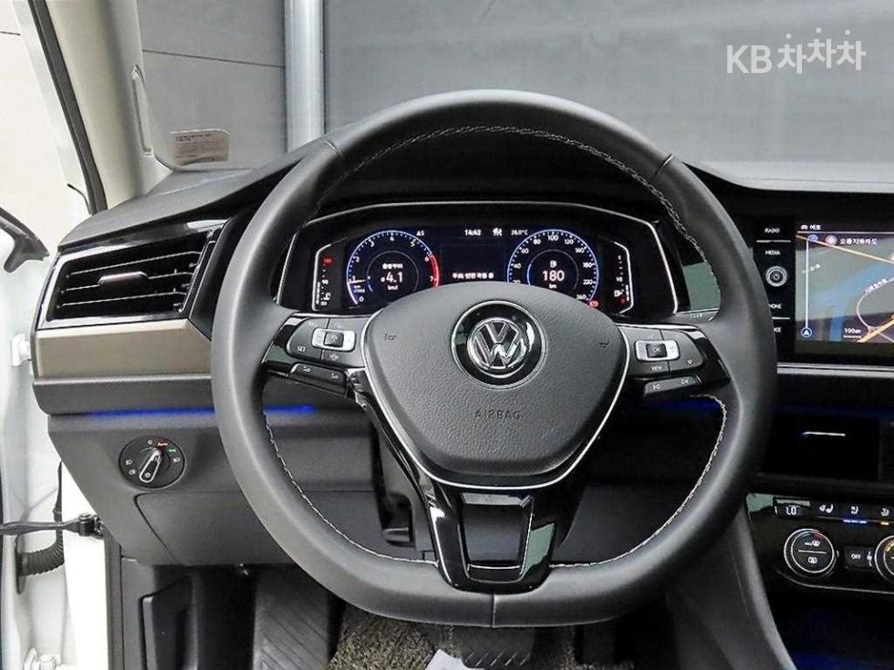 2021 Volkswagen (7) photo