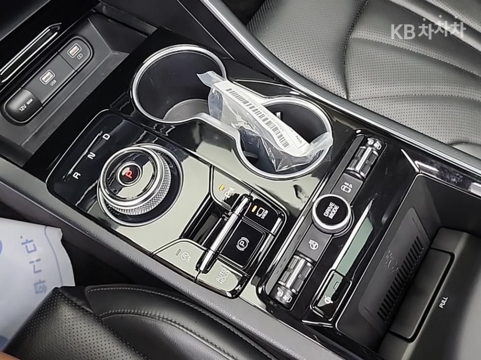 2022 Kia K5 3 photo