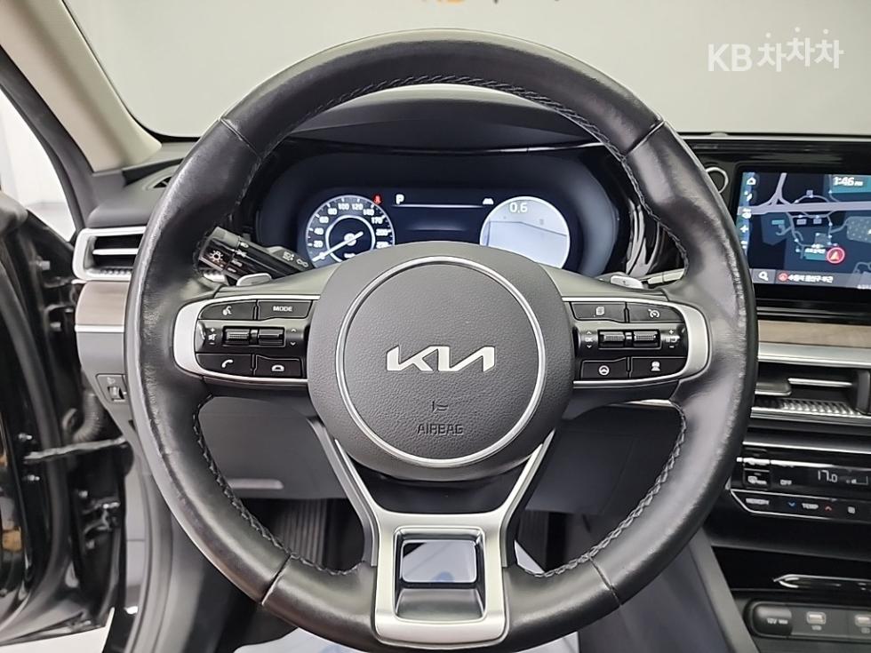 2022 Kia K5 3 photo