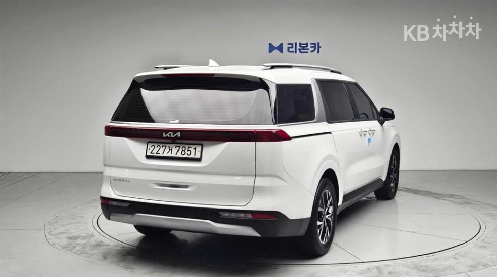 Kia Carnival — miniaturë 4