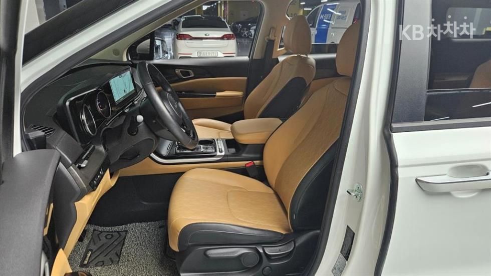Kia Carnival — miniaturë 7