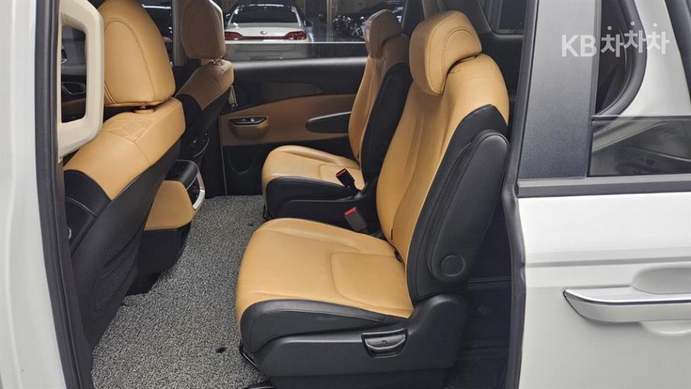 Kia Carnival — miniaturë 8