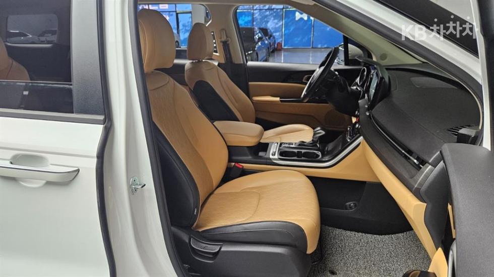Kia Carnival — miniaturë 9