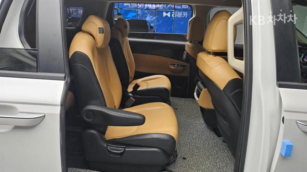 Kia Carnival — miniaturë 10