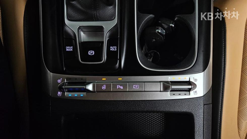 Kia Carnival — miniaturë 17
