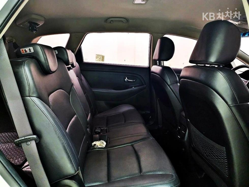 Kia Carens — miniaturë 10