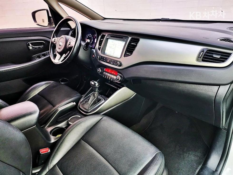 Kia Carens — miniaturë 11