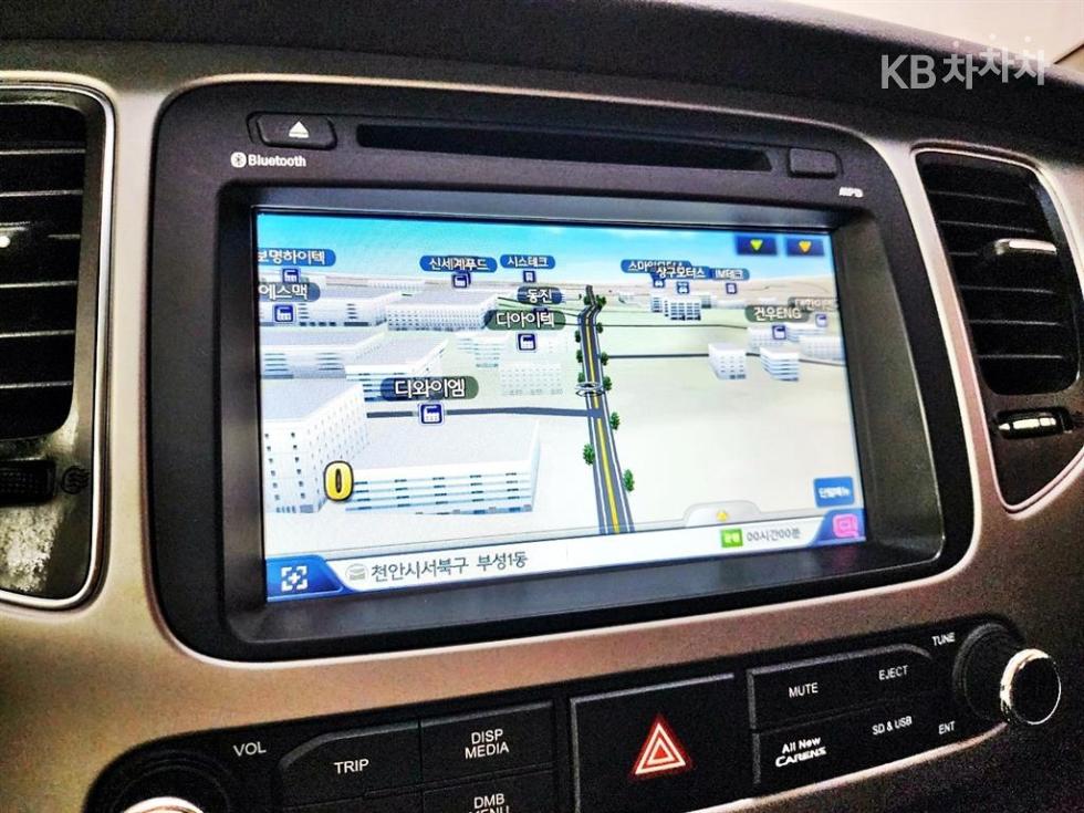 Kia Carens — miniaturë 16