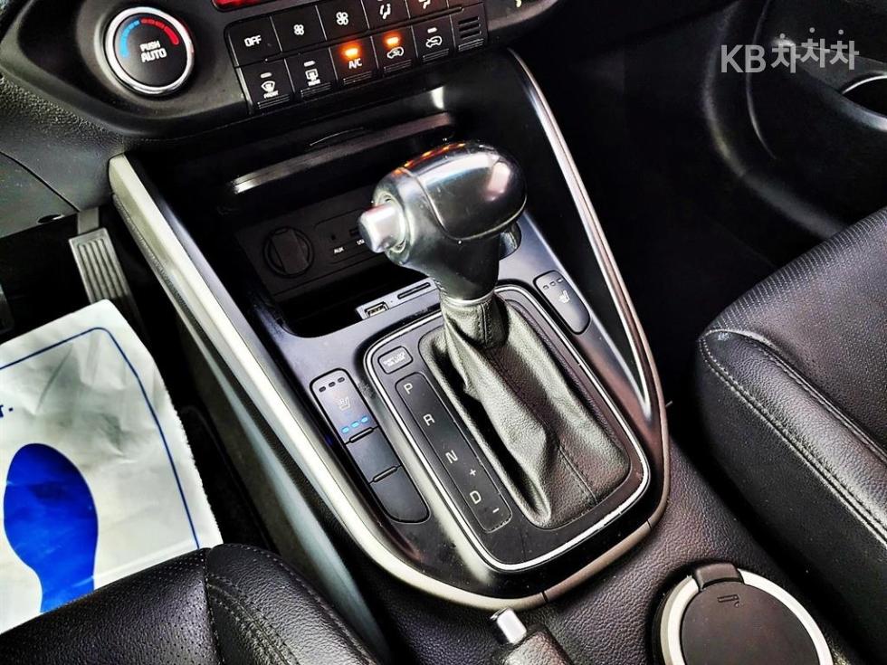 Kia Carens — miniaturë 17