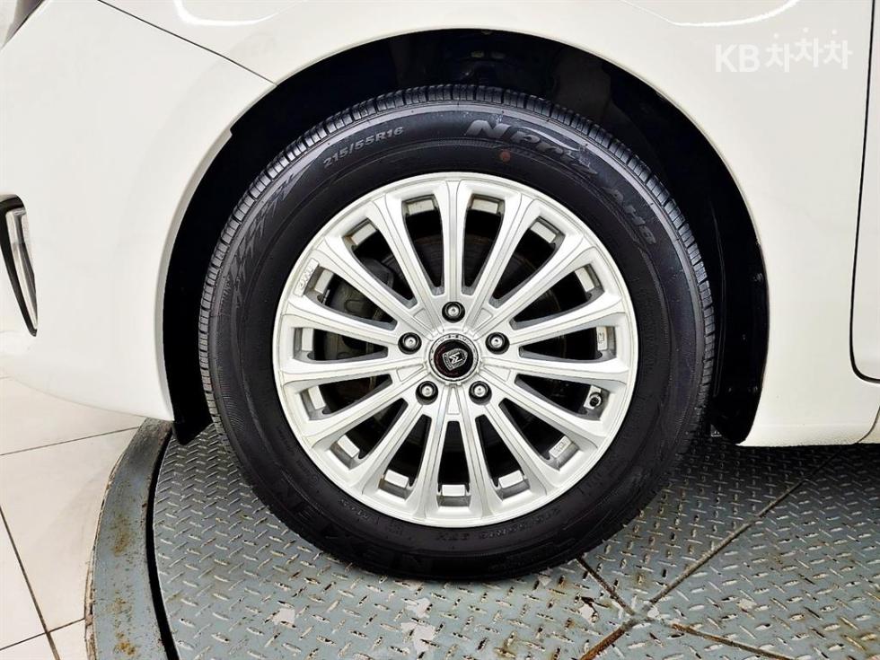 Kia Carens — miniaturë 20