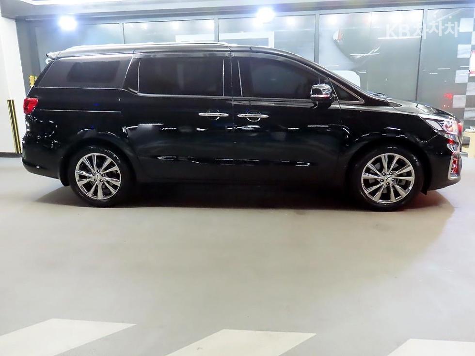 Kia Carnival — miniaturë 3