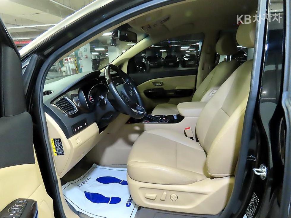 Kia Carnival — miniaturë 6