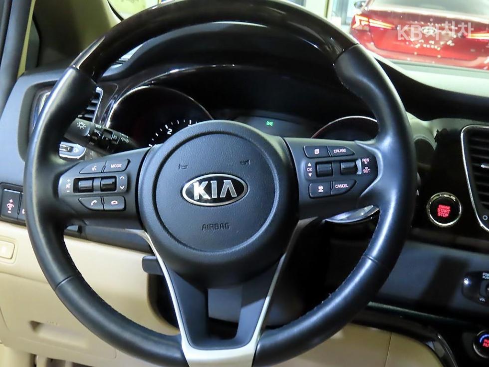 Kia Carnival — miniaturë 8