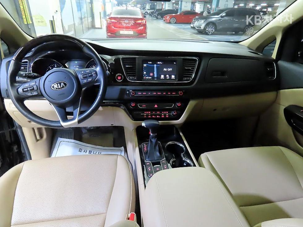 Kia Carnival — miniaturë 10