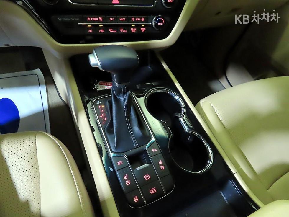 Kia Carnival — miniaturë 12