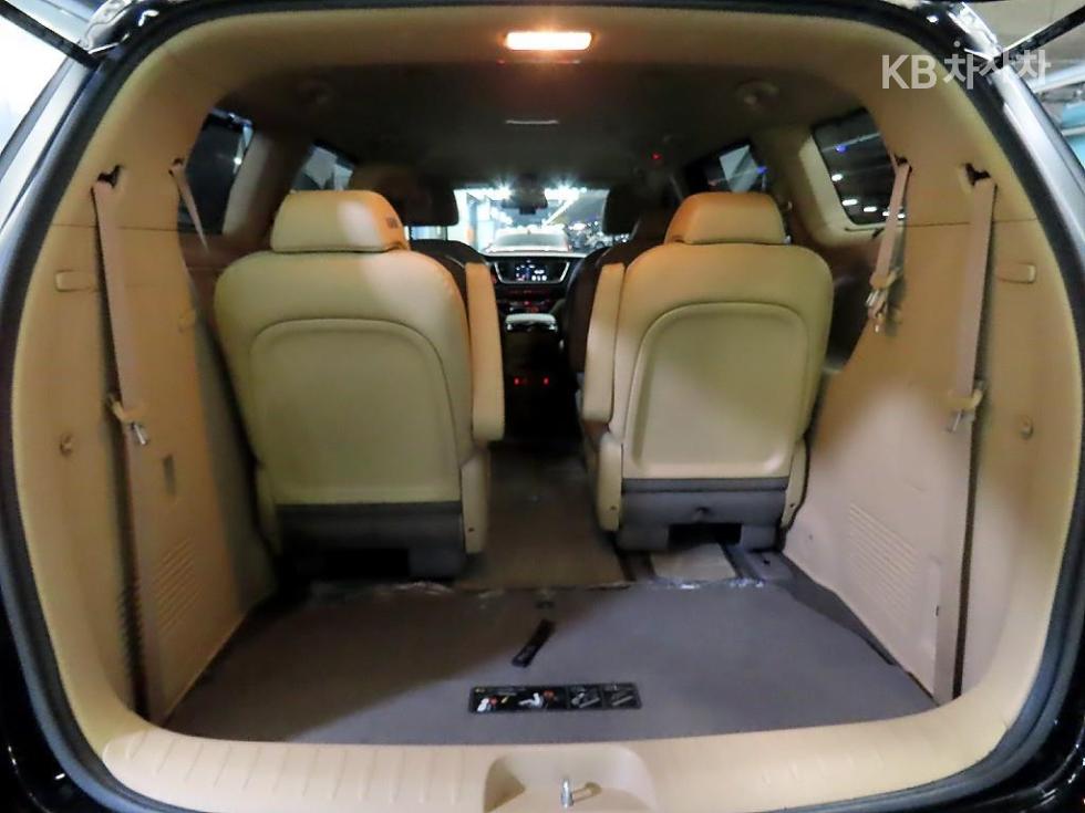 Kia Carnival — miniaturë 17