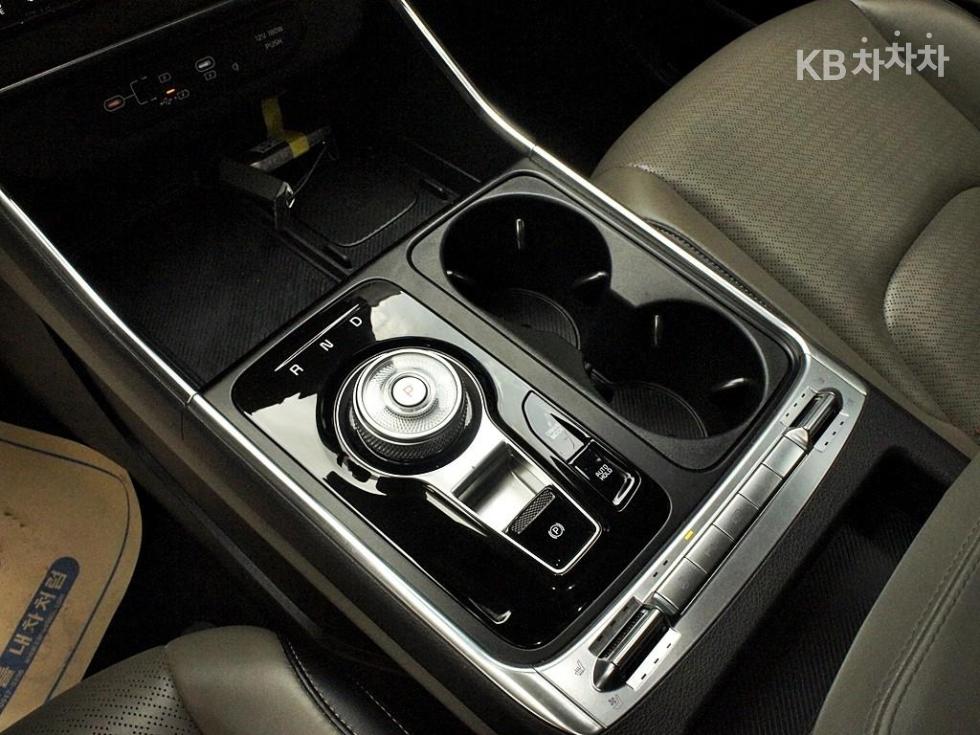Kia Carnival — miniaturë 11