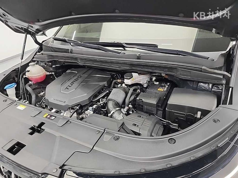 2024 Kia 4 photo