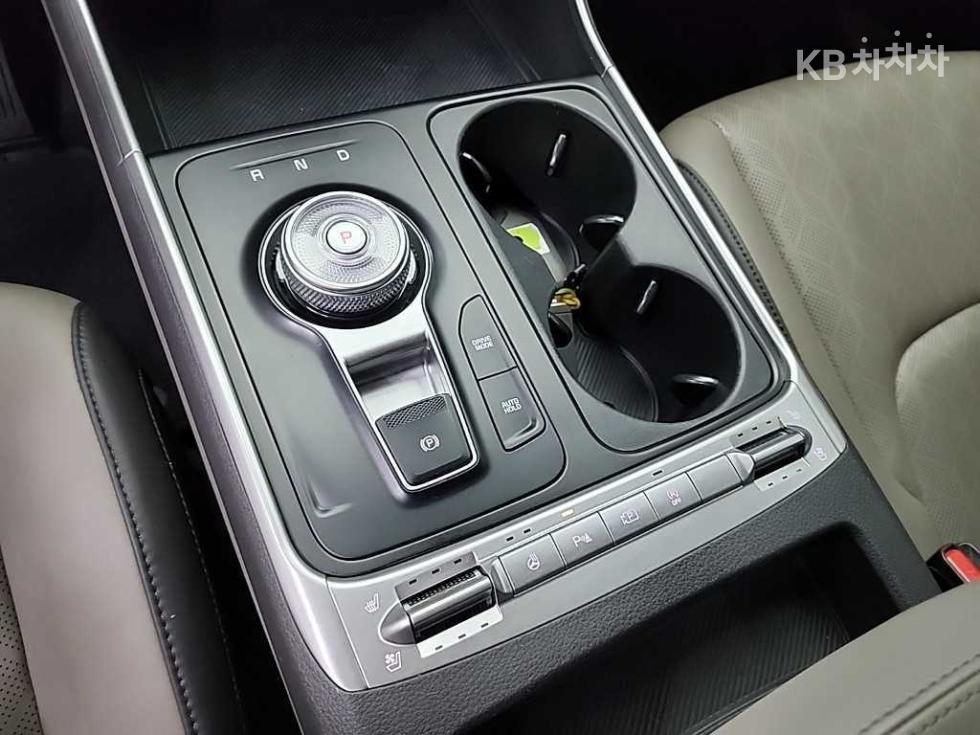 2024 Kia 4 photo