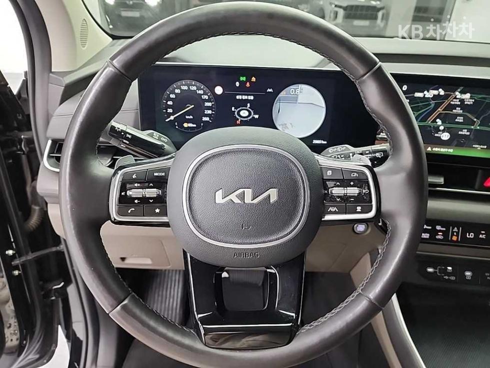 2024 Kia 4 photo