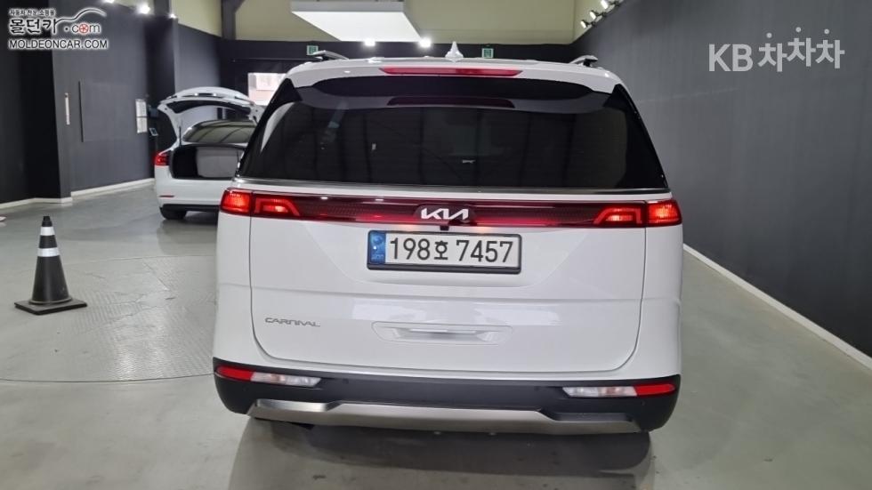 Kia Carnival — miniaturë 4