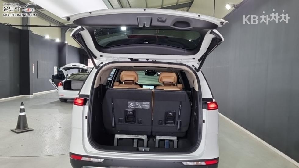Kia Carnival — miniaturë 18