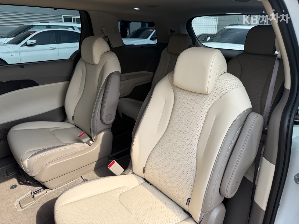 Kia Carnival — miniaturë 9