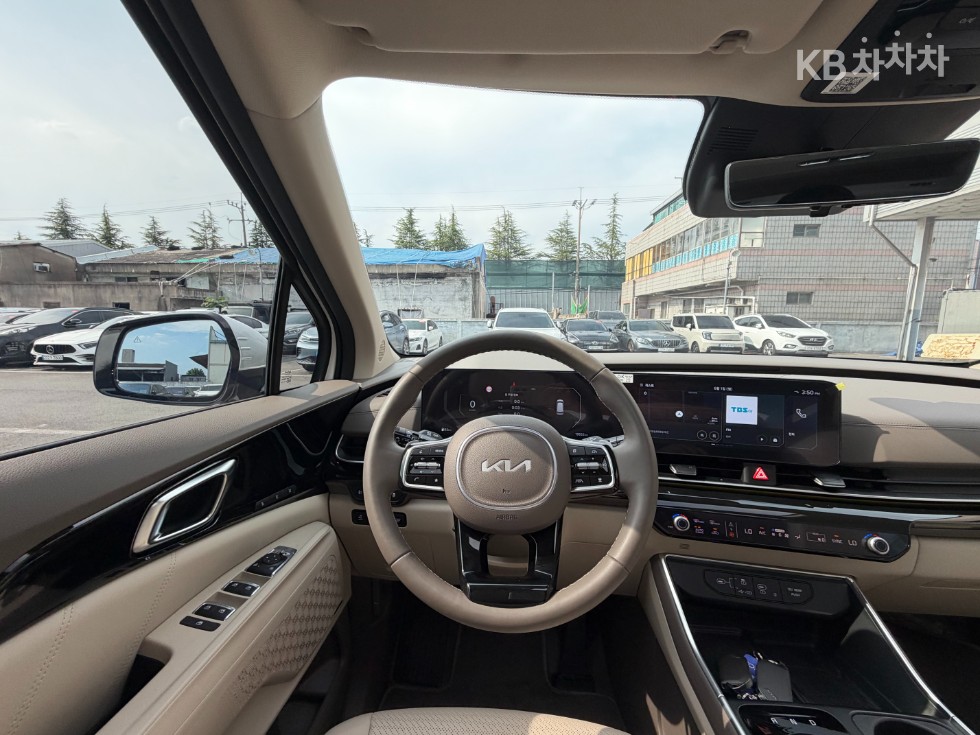 Kia Carnival — miniaturë 8