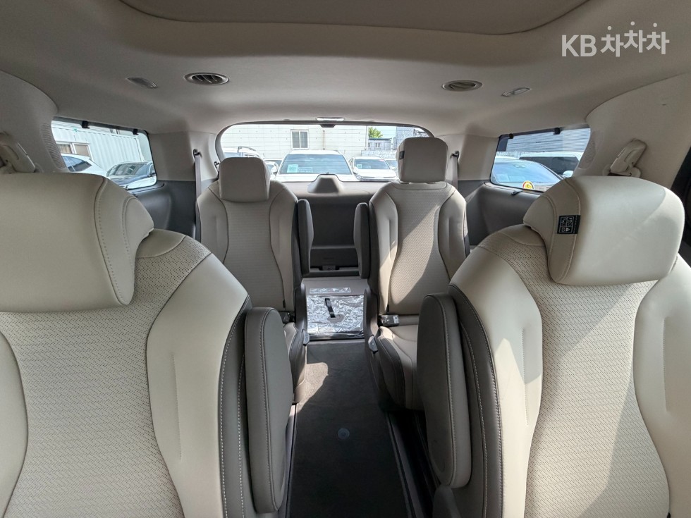Kia Carnival — miniaturë 11