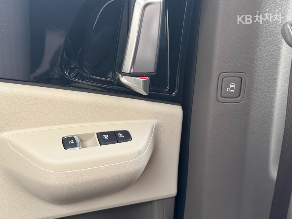 Kia Carnival — miniaturë 16