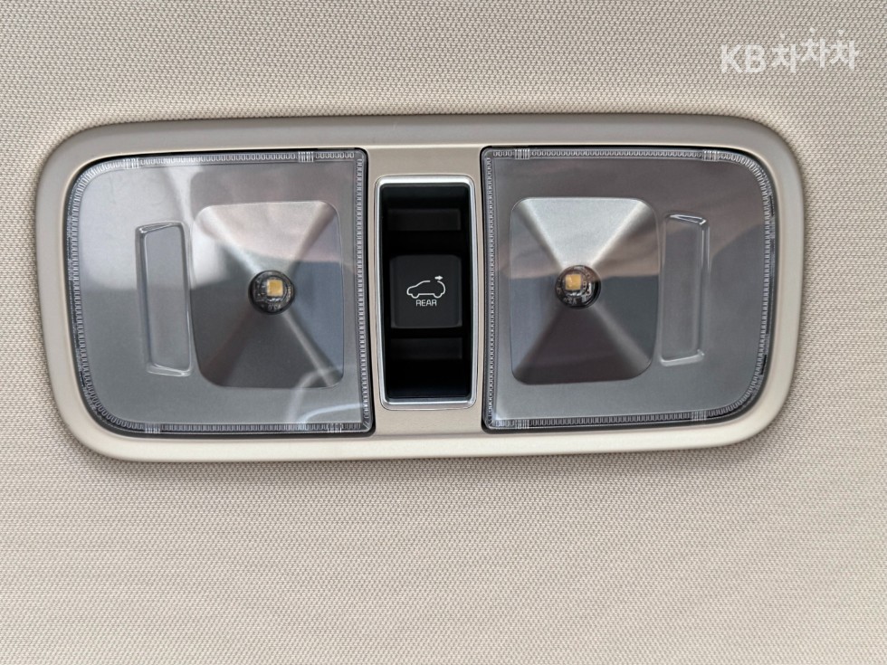 Kia Carnival — miniaturë 17