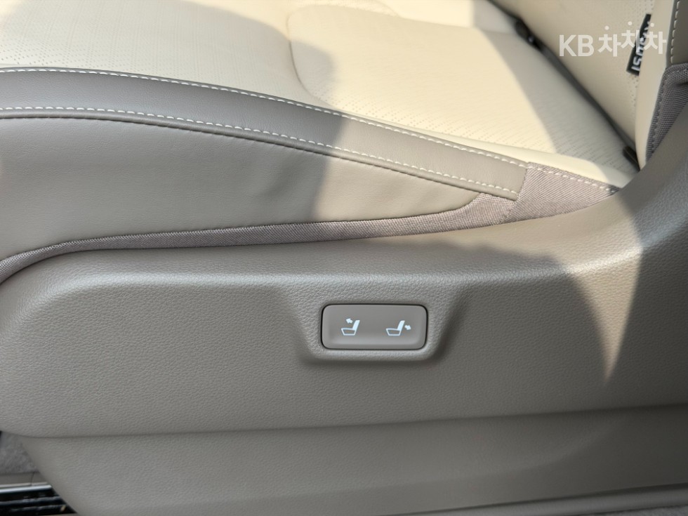 Kia Carnival — miniaturë 18