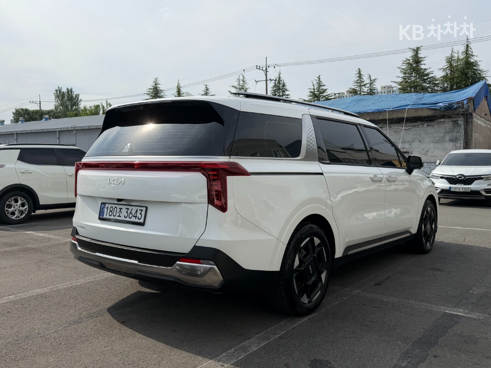 Kia Carnival — miniaturë 3