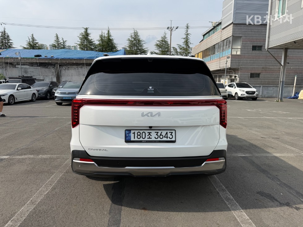 Kia Carnival — miniaturë 4