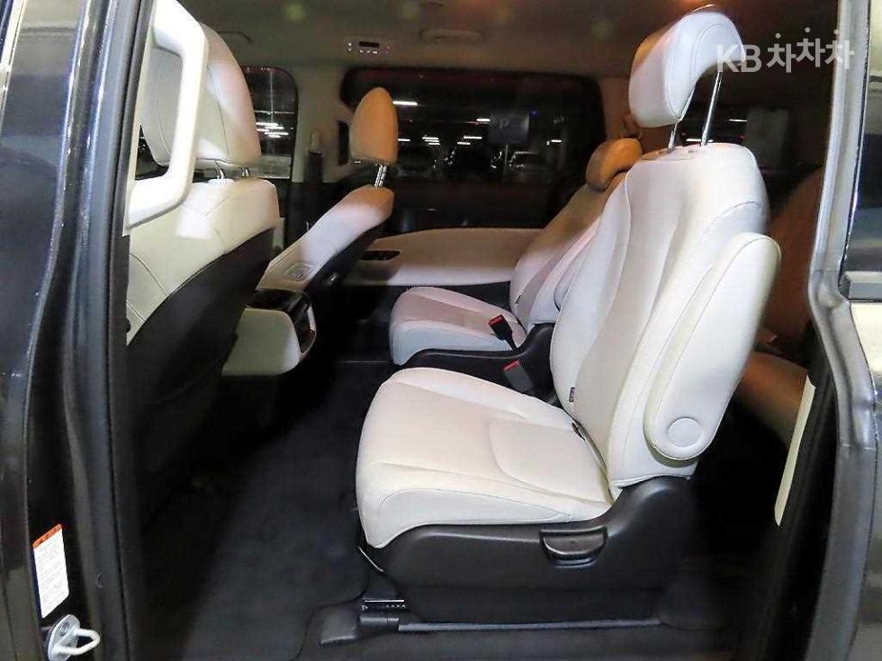 Kia Carnival — miniaturë 7