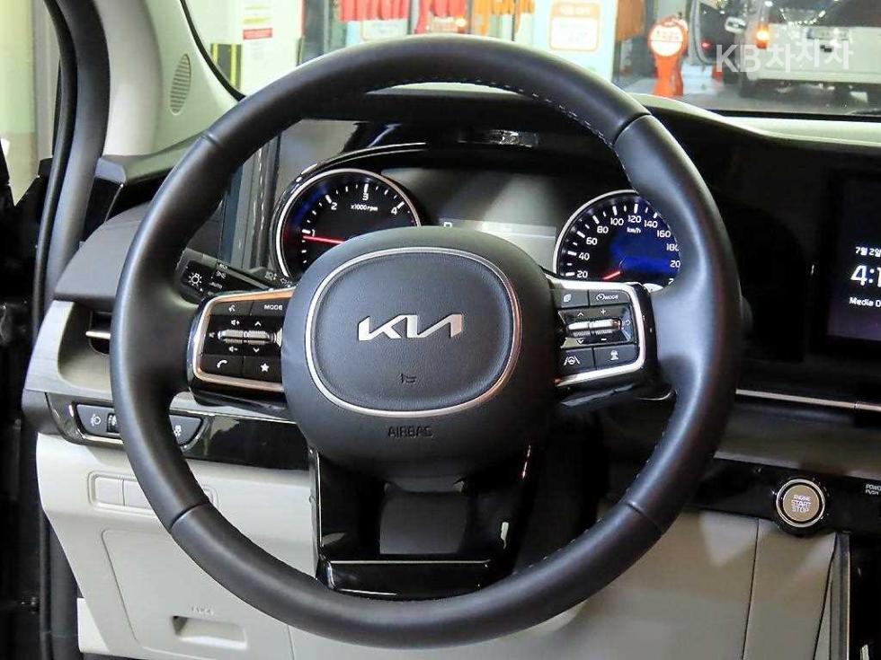 Kia Carnival — miniaturë 8